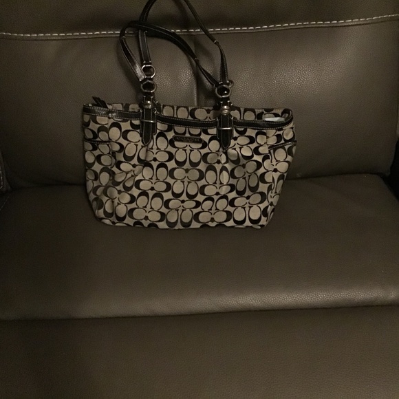 Coach Shoulder Bag - Picture 1 of 8